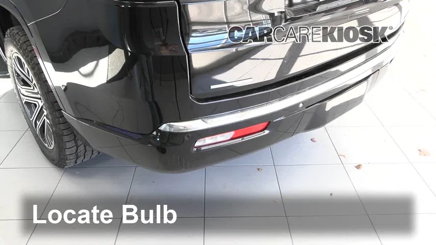 2023 Jeep Wagoneer Series II 3.0L 6 Cyl. Turbo Éclairage Feux de marche arrière (remplacer une ampoule)